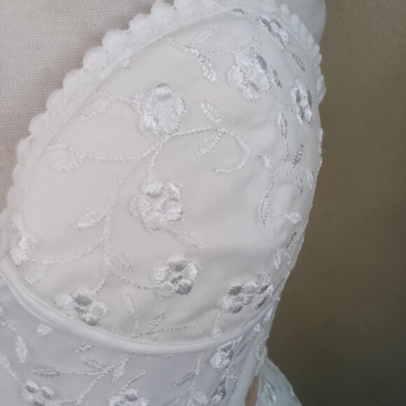 BRAND NEW WITH TAGS LARGE SPRING LACE WHITE DRESS - Picture 6 of 11